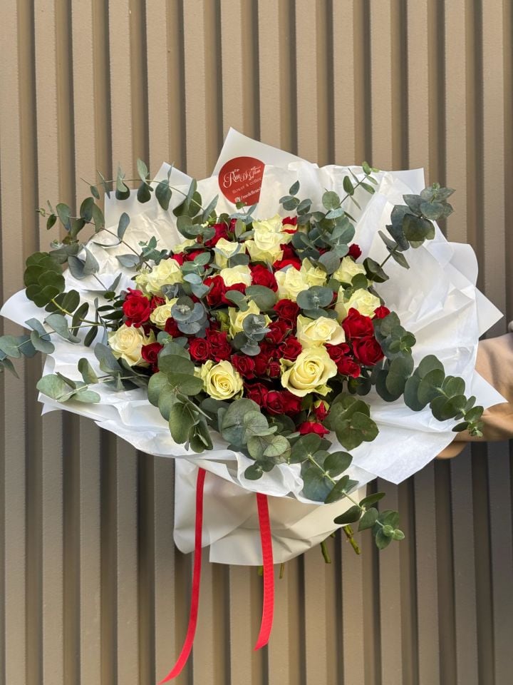 Kırmızı ve Beyaz Premium Gül Buketi