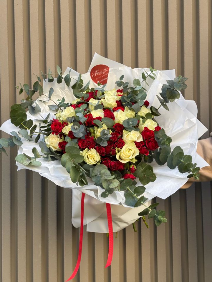 Kırmızı ve Beyaz Premium Gül Buketi