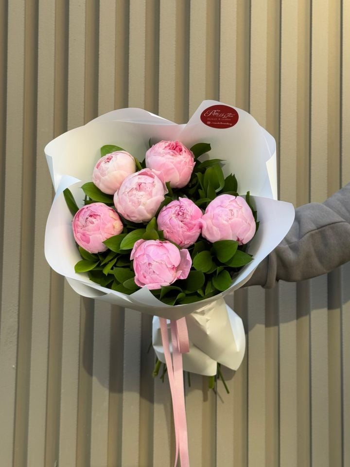 Peony Elegance Buket