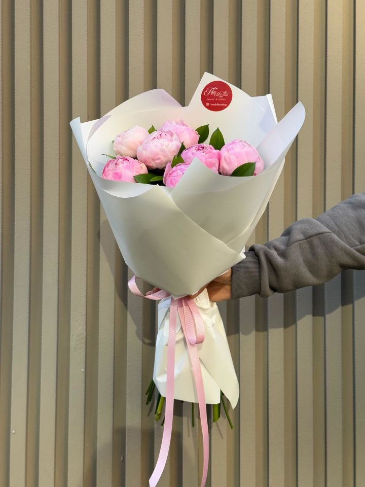 Peony Elegance Buket