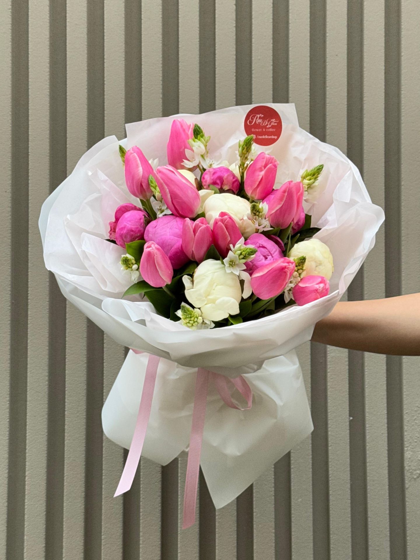 Pinks and Whites Buket