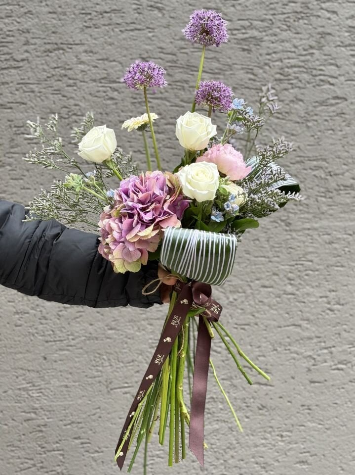 Lavender Poise Buket