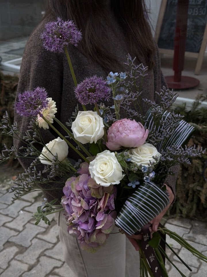 Lavender Poise Buket