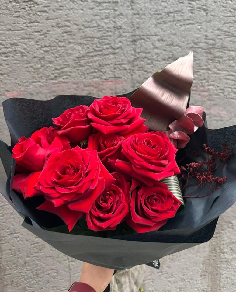 Red Valentine Buket