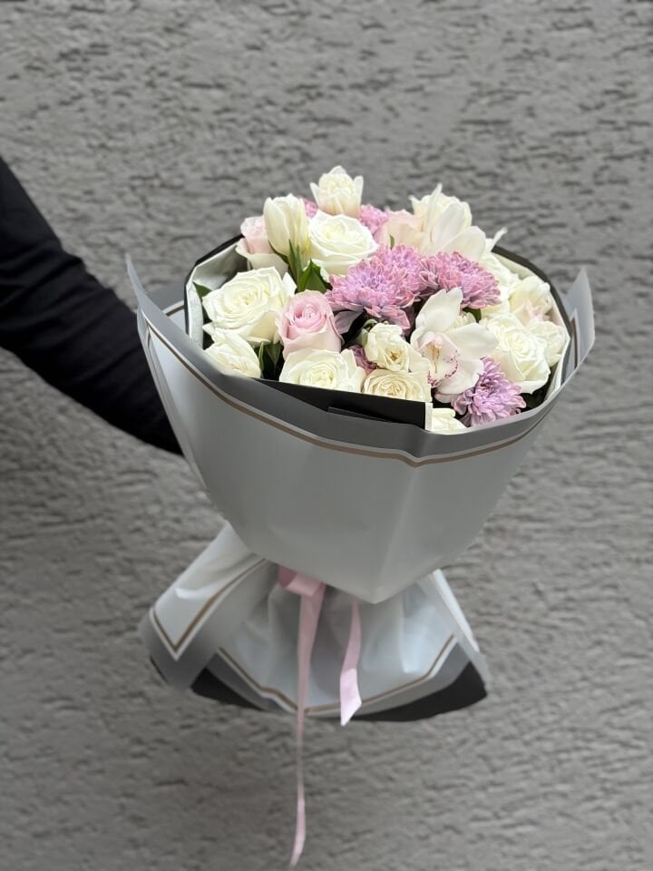 Gentle Bloom Buket