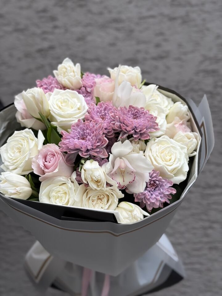 Gentle Bloom Buket