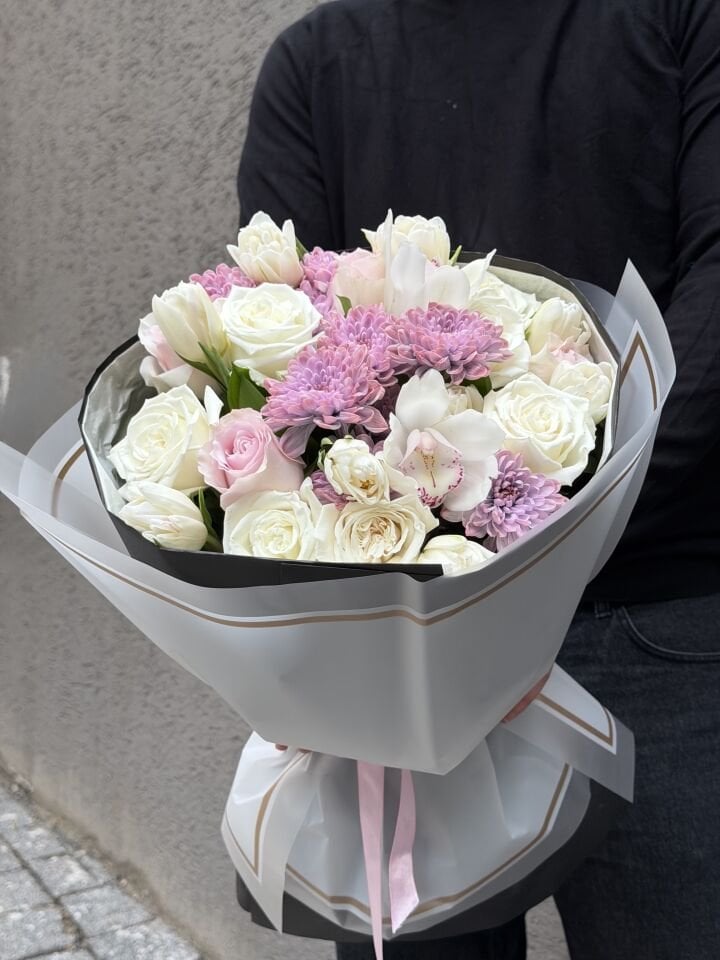 Gentle Bloom Buket